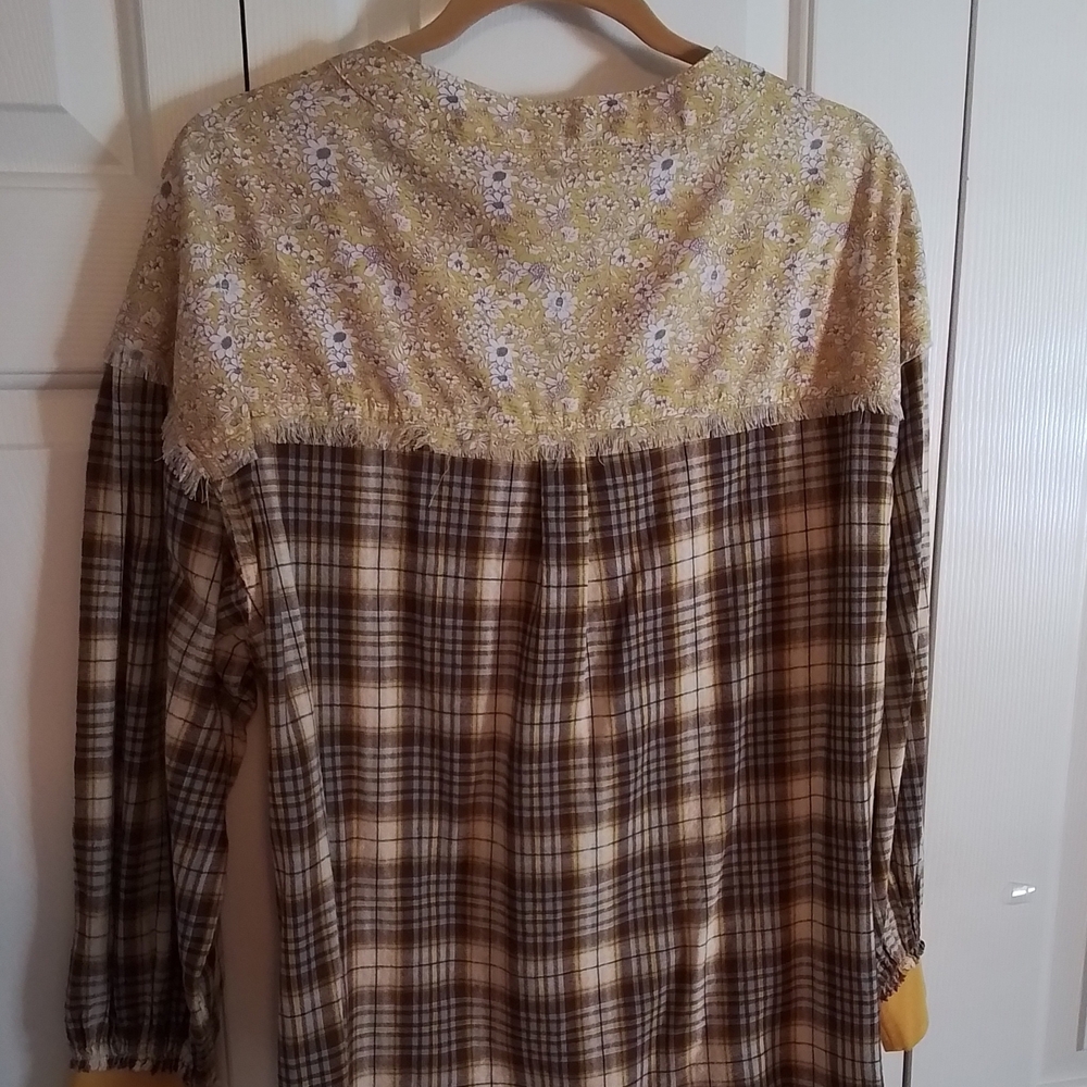 Gold Plaid Long Sleeve Blouse - Picture 6 of 6